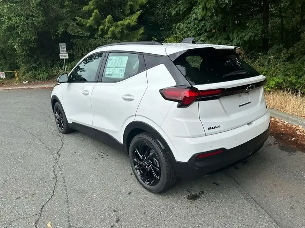Chevrolet Bolt 2027 photo 3