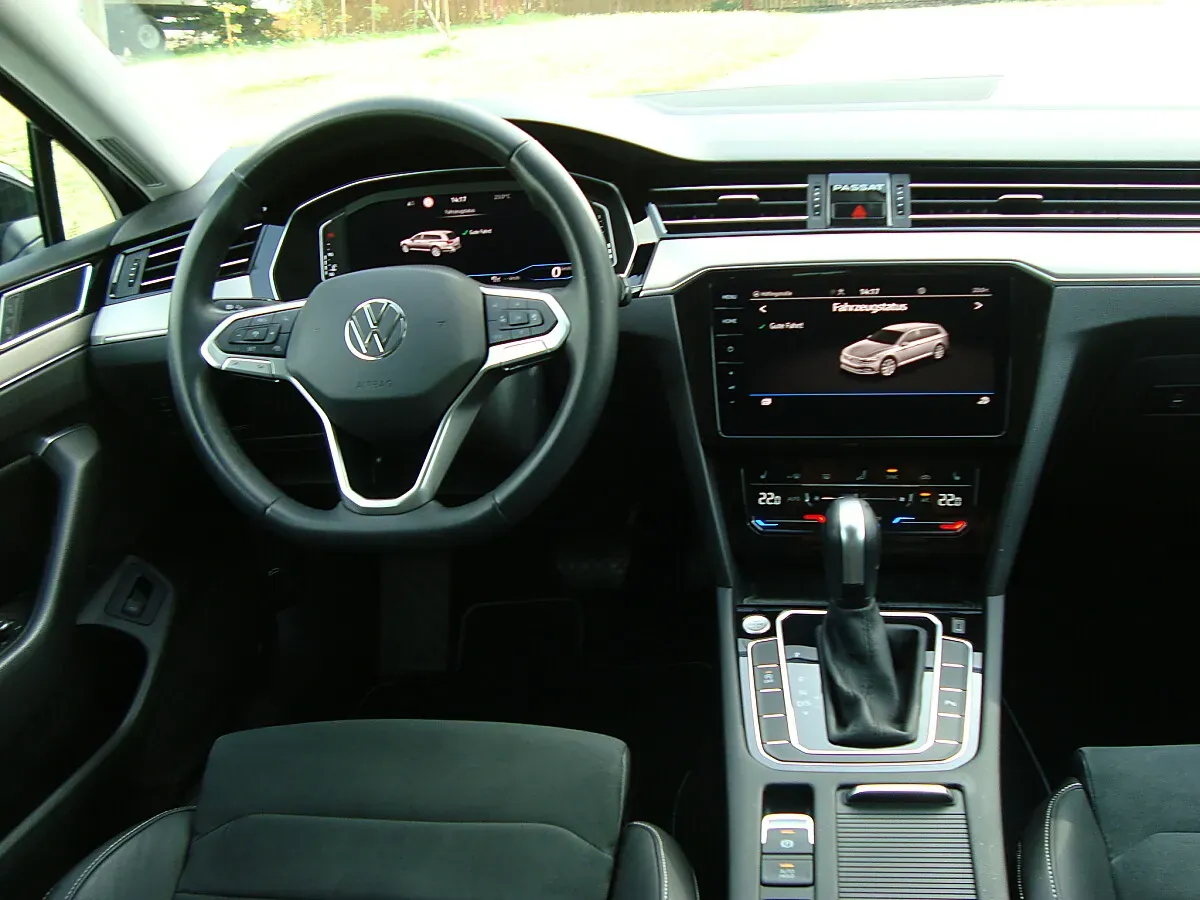 Volkswagen Passat 2023 photo 2