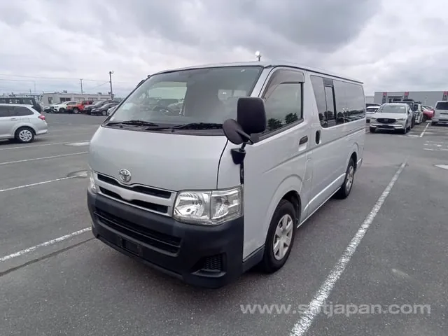 Toyota Hiace Van 2013 photo 2