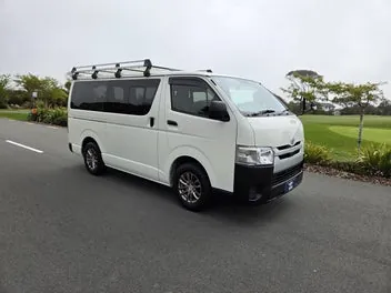 Toyota Hiace 2018 photo 2