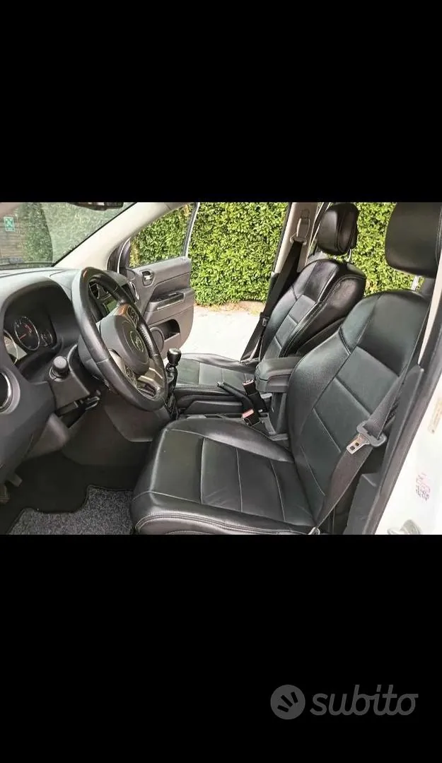 Jeep Compass 2011 photo 2
