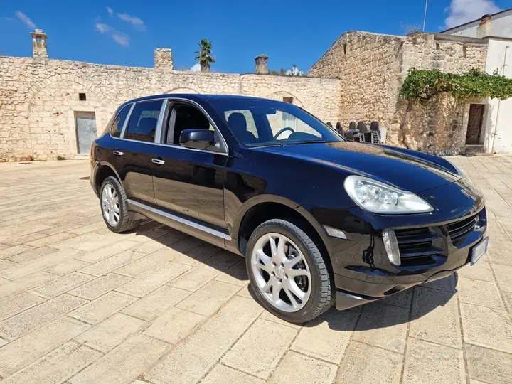 Porsche Cayenne 2010 photo 2
