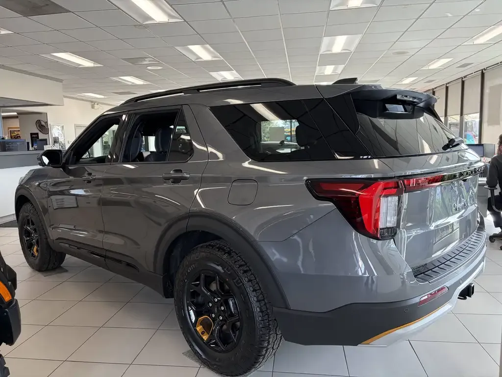 Ford Explorer 2026 photo 4