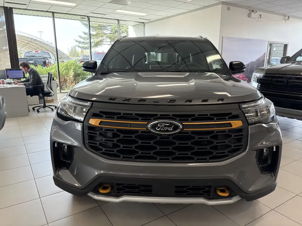 Ford Explorer 2026 photo 2