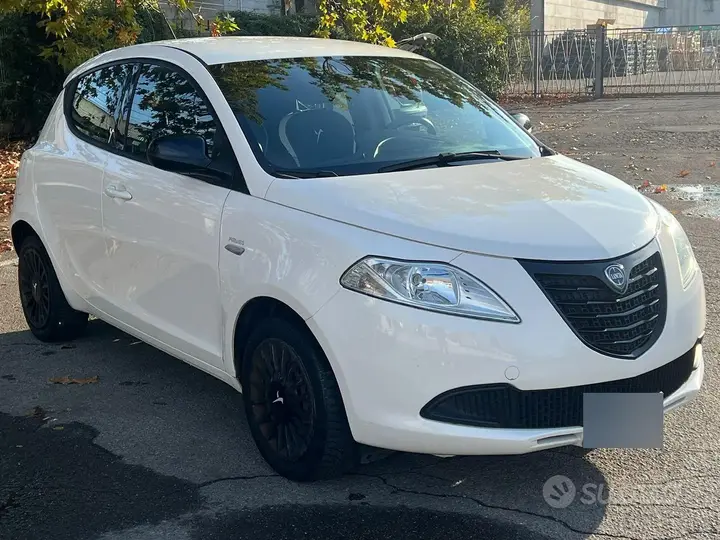 Lancia Ypsilon 2016 photo 2