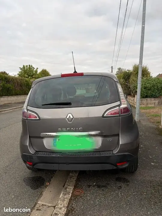 Renault Scenic 2012 photo 2