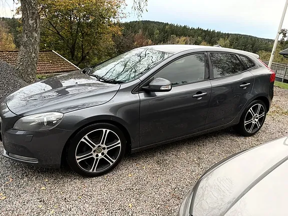 Volvo V40 2013 photo 2