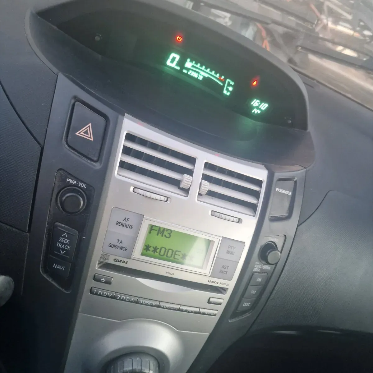 Toyota Yaris 2007 photo 2