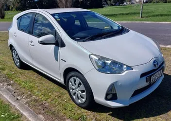 Toyota Prius C 2013 photo 2
