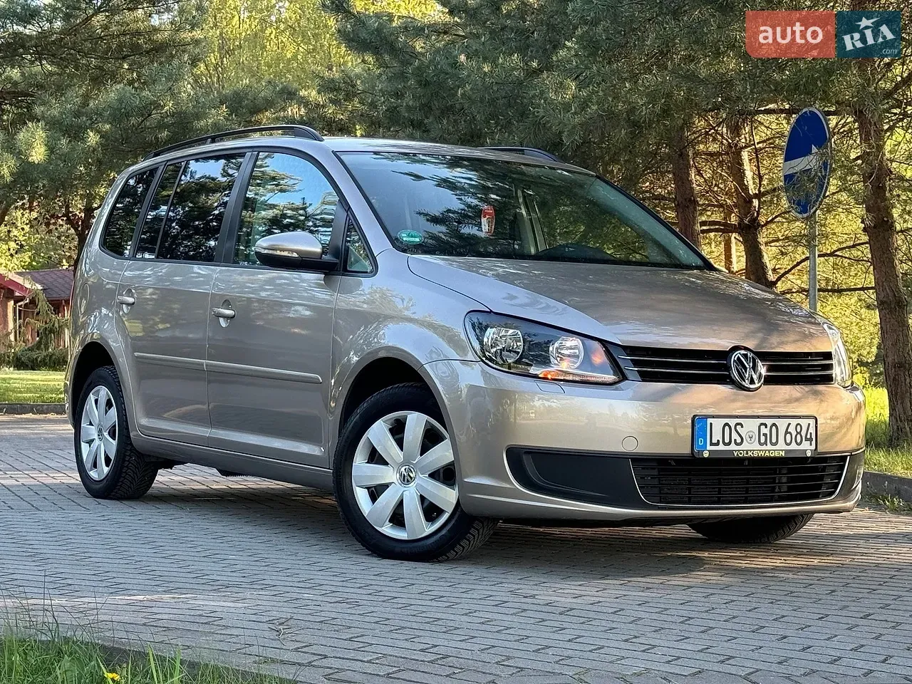 Volkswagen Touran 2011 photo 4