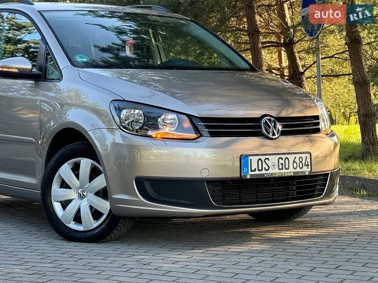 Volkswagen Touran 2011 photo 3