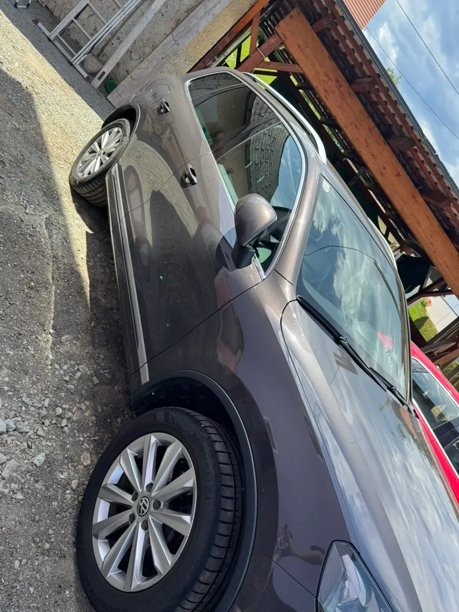 Volkswagen Touareg 2012 photo 2