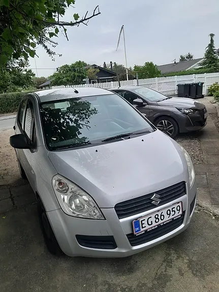 Suzuki Splash 2011 photo 4