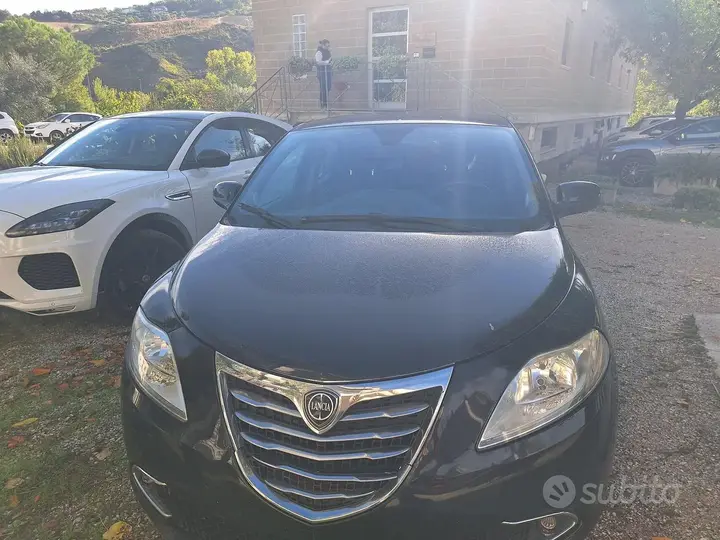 Lancia Ypsilon