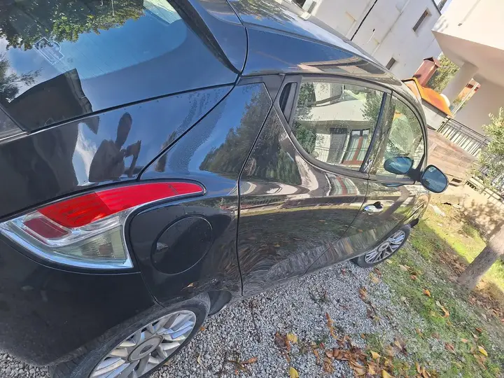 Lancia Ypsilon 2013 photo 4