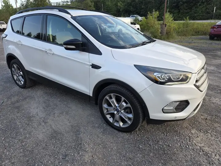 Ford Escape 2018 photo 2