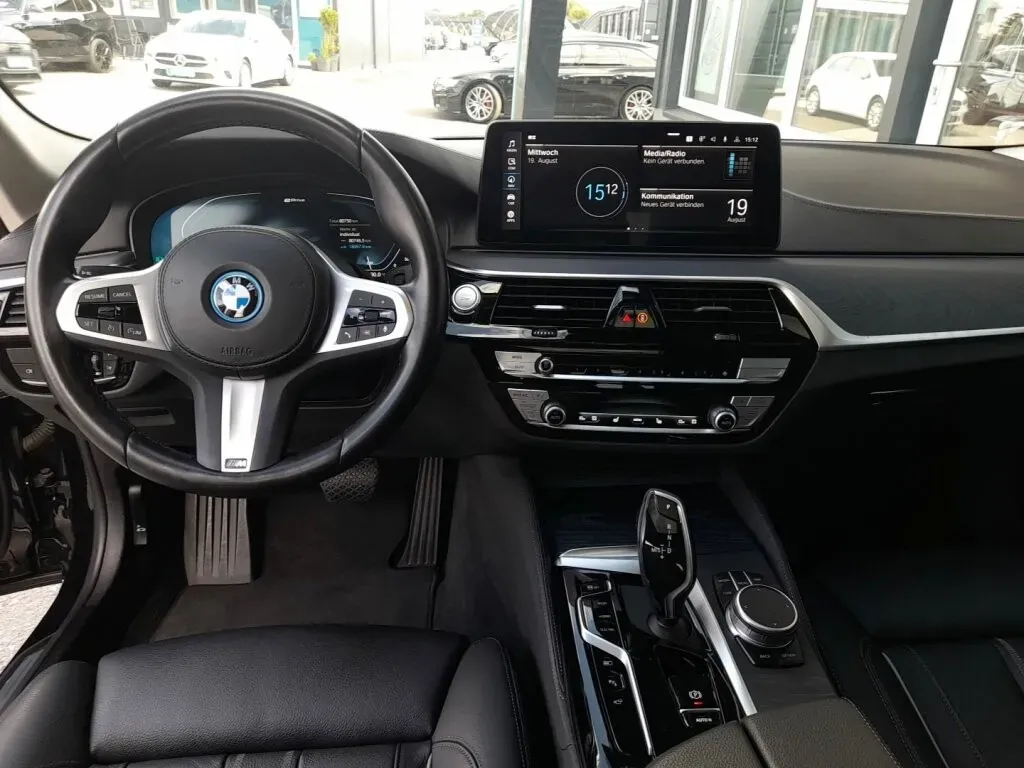 BMW 5 Series 2022 photo 3