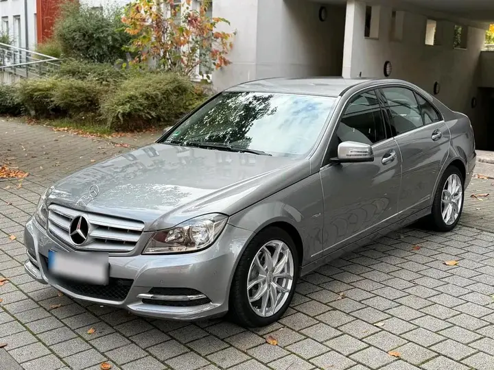 Mercedes-Benz C200