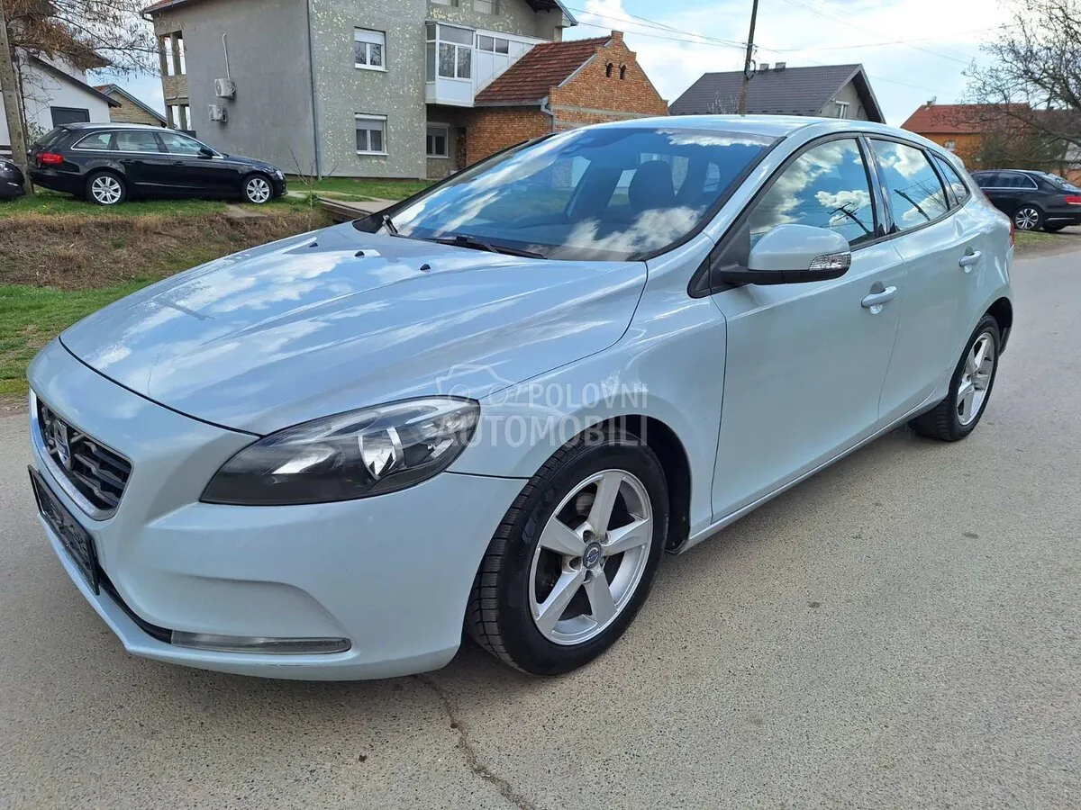 Volvo V40 2013 photo 2