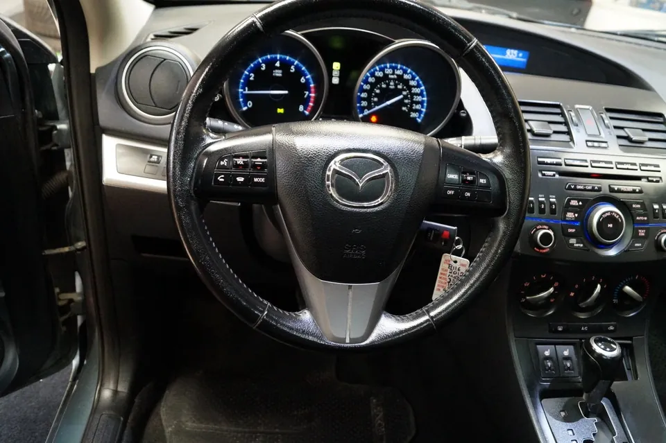 Mazda Mazda3 2012 photo 4
