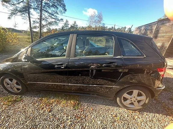 Mercedes-Benz B180 2010 photo 4