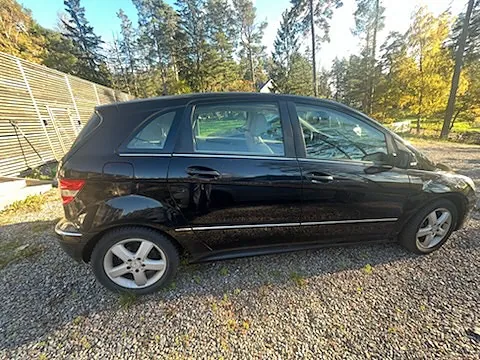 Mercedes-Benz B180 2010 photo 3