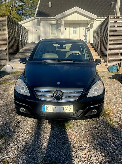 Mercedes-Benz B180