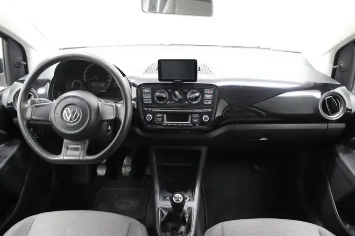 Volkswagen Up 2013 photo 2