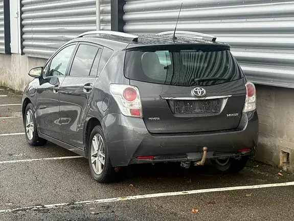 Toyota Verso 2015 photo 3