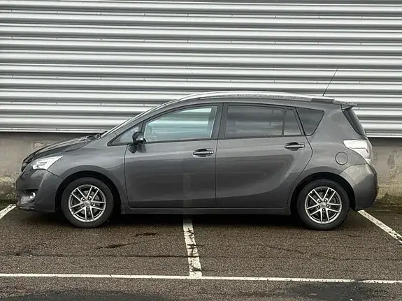 Toyota Verso 2015 photo 2