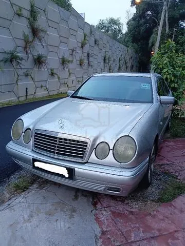 Mercedes-Benz 230