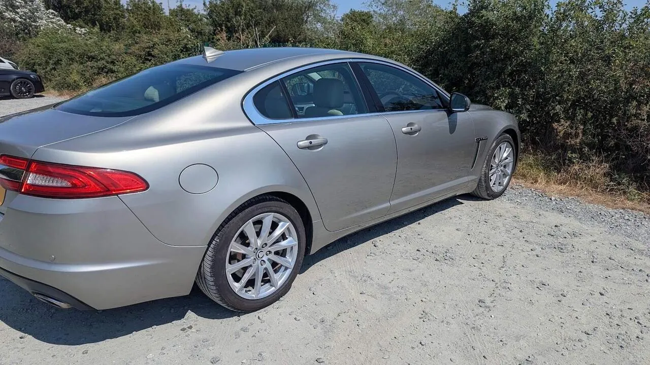 Jaguar Xf 2013 photo 3