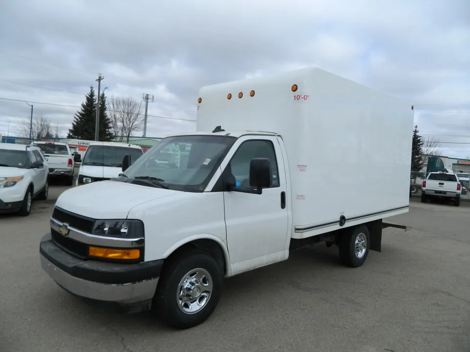 Chevrolet Express 2023 photo 2