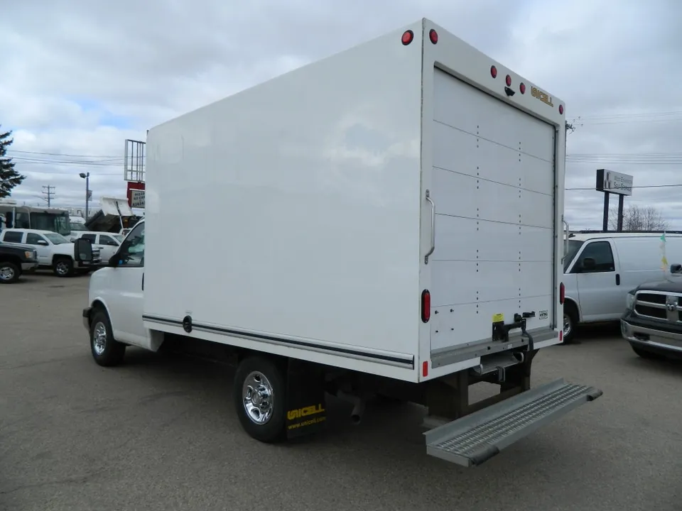 Chevrolet Express 2023 photo 3