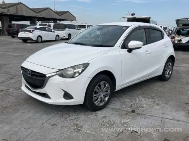 Mazda Demio 2017 photo 2