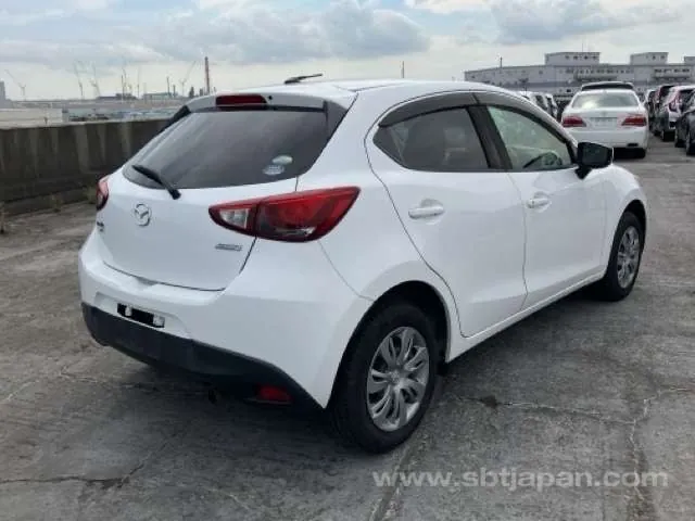 Mazda Demio 2017 photo 4
