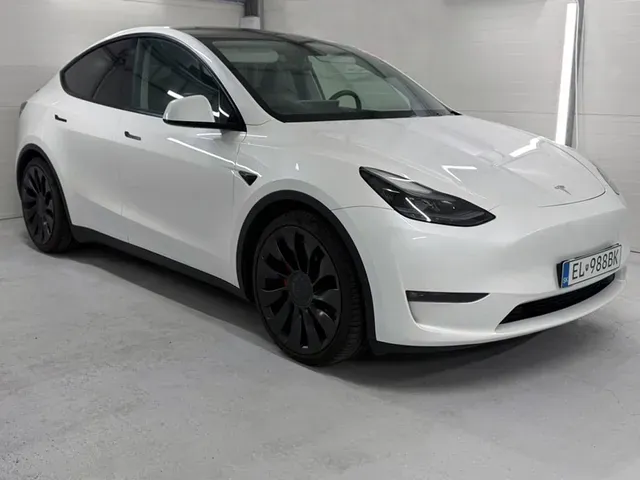 Tesla Model Y 2023 photo 2