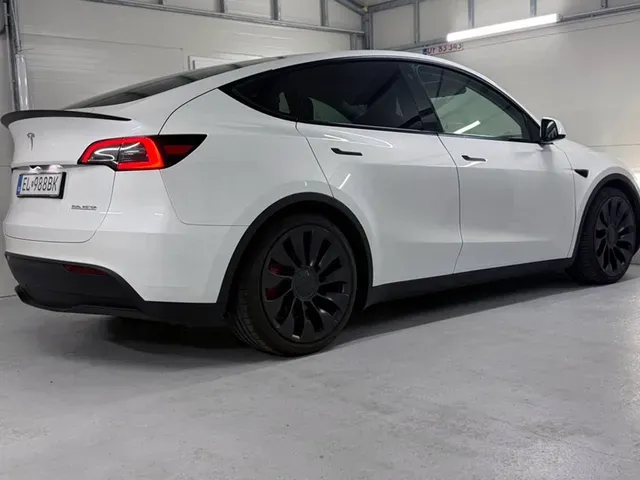 Tesla Model Y 2023 photo 4