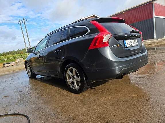 Volvo V60 2011 photo 2