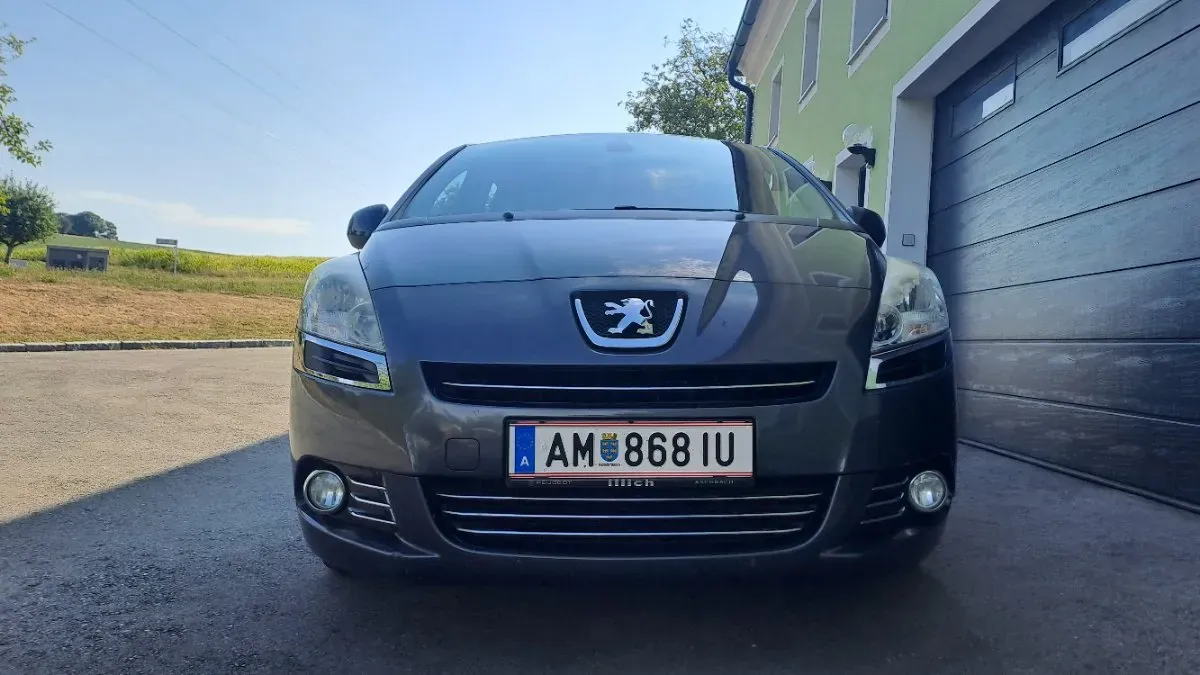 Peugeot 5008 2012 photo 2