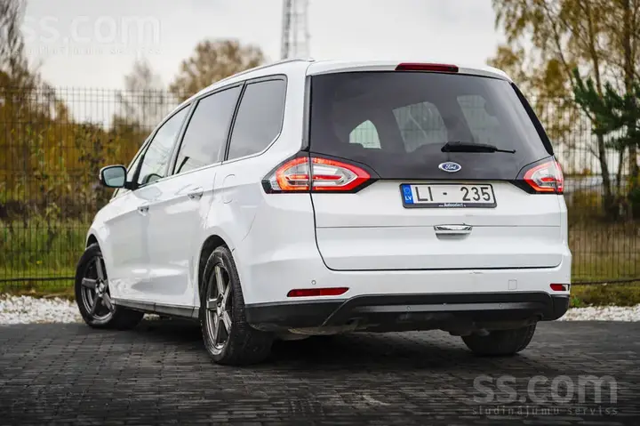 Ford Galaxy 2016 photo 4