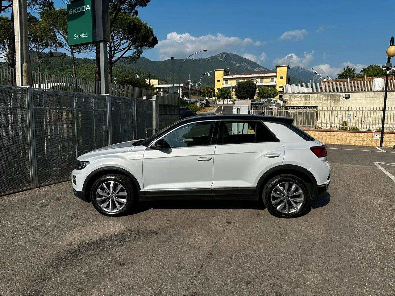 Volkswagen T-Roc 2021 photo 2