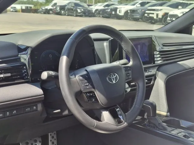 Toyota Camry 2025 photo 2