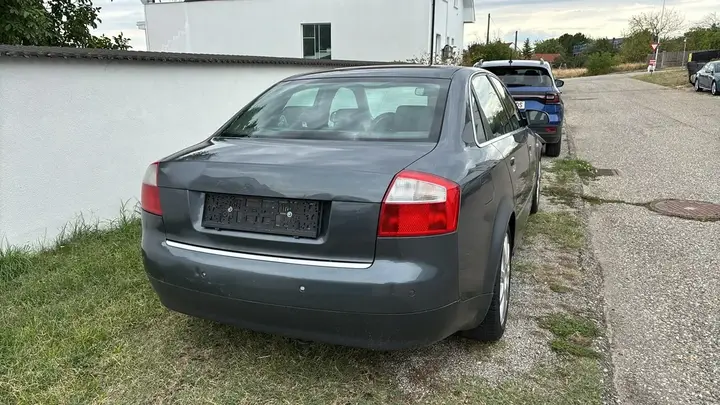 Audi A4 2001 photo 2
