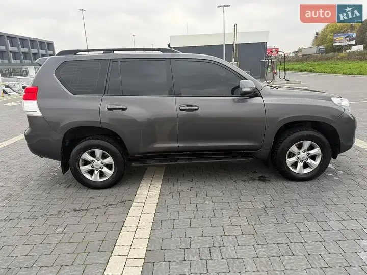 Toyota Land Cruiser Prado 2013 photo 4