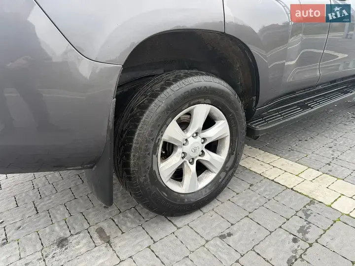 Toyota Land Cruiser Prado 2013 photo 5