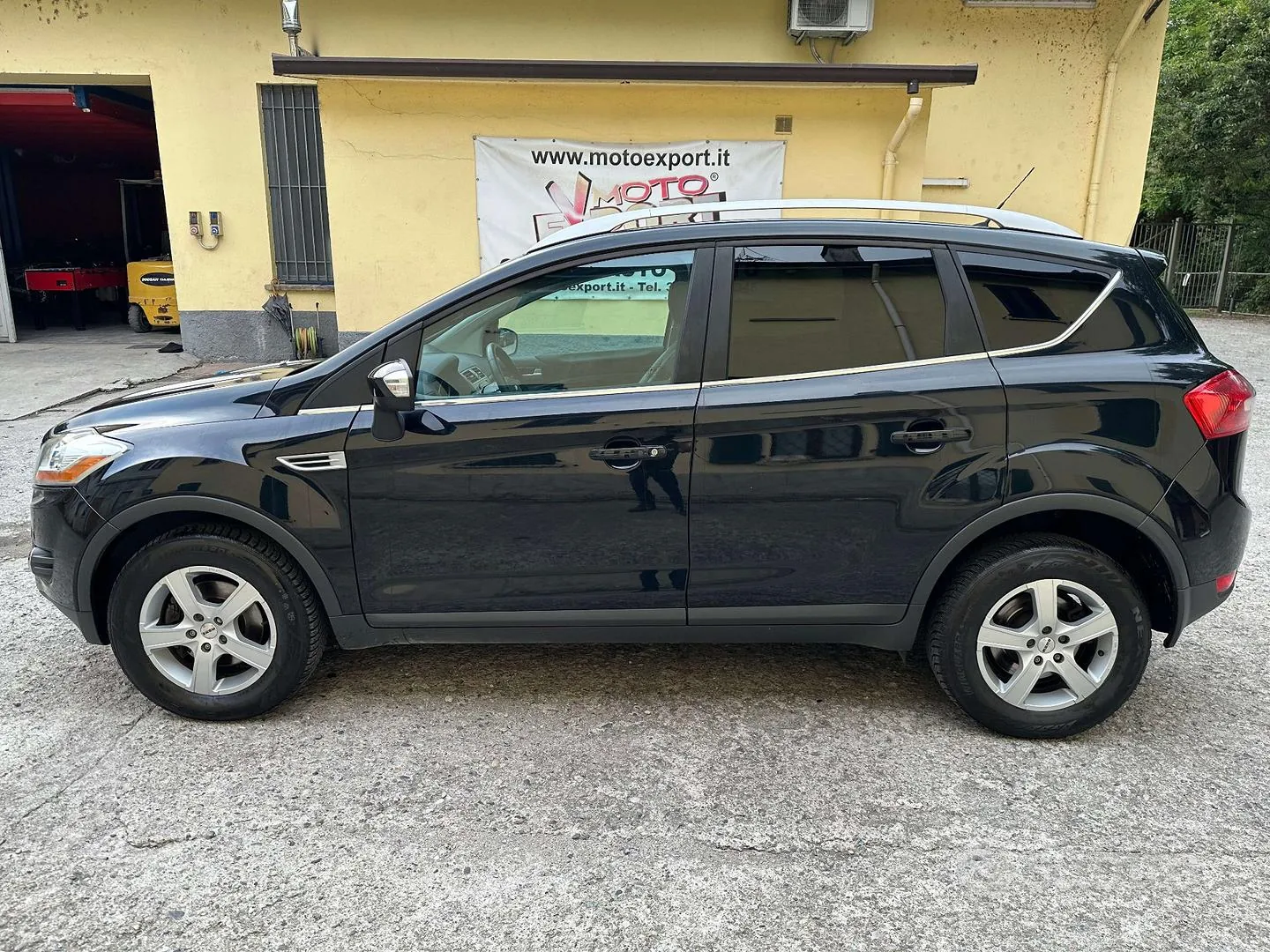 Ford Kuga 2011 photo 2