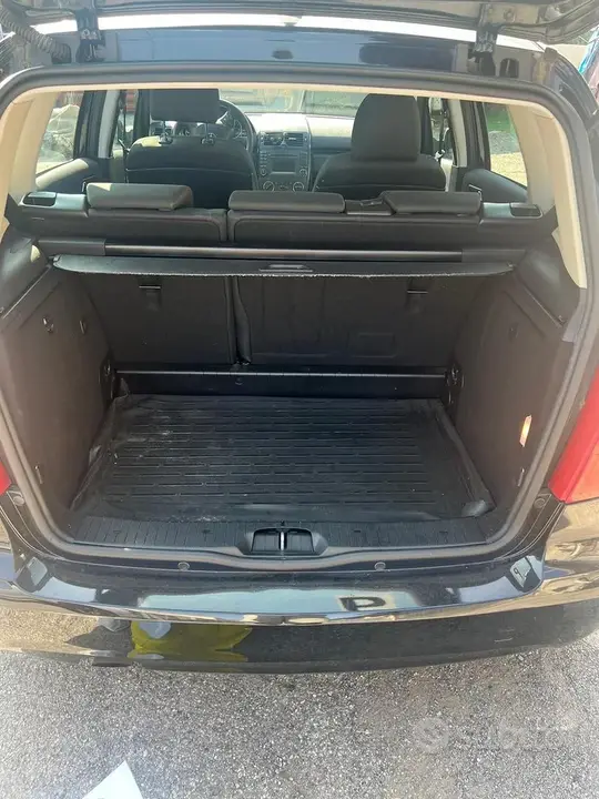 Mercedes-Benz A-Class 2010 photo 4