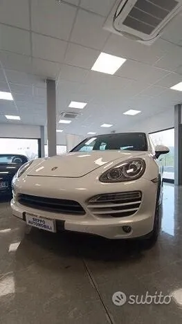 Porsche Cayenne 2012 photo 2