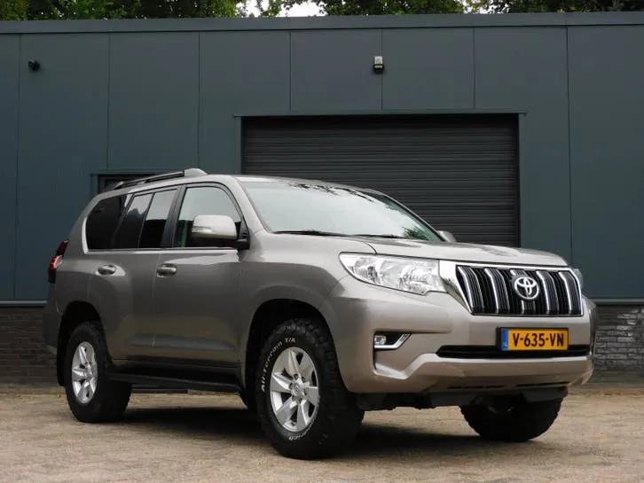 Toyota Land Cruiser 2019 photo 2